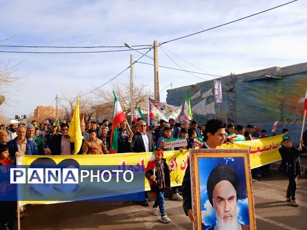 حضور باشکوه مردم کندر در راهپیمایی ۲۲ بهمن