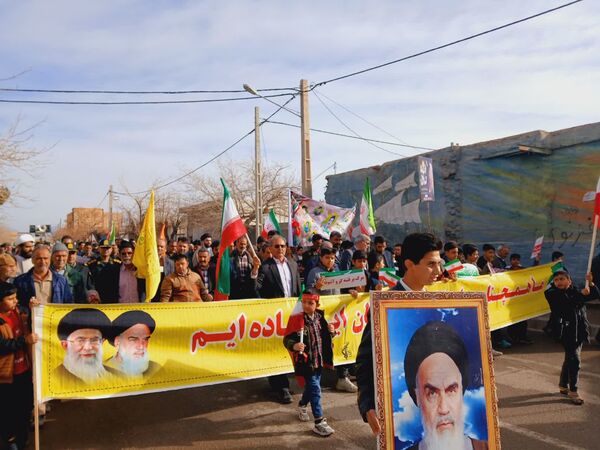 حضور باشکوه مردم کندر در راهپیمایی ۲۲ بهمن