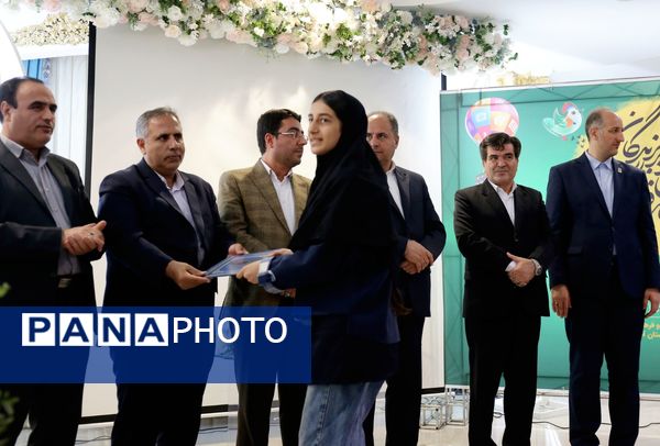 آیین تجلیل از برگزیدگان جشنواره‌های فرهنگی و هنری شمال‌غرب کشور در تبریز