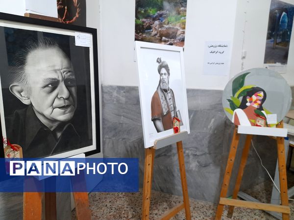 برپایی نمایشگاه به‌مناسبت هفته پژوهش در هنرستان بدیع مشهد