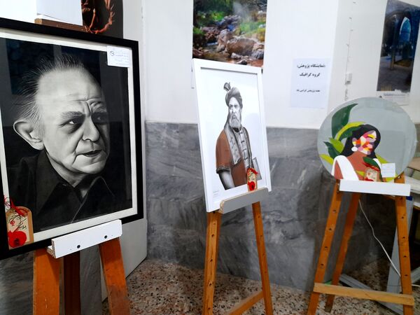 برپایی نمایشگاه به‌مناسبت هفته پژوهش در هنرستان بدیع مشهد