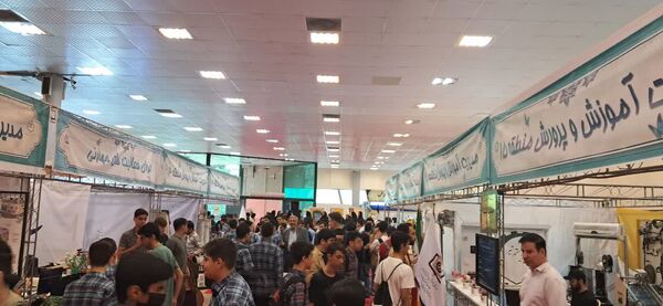 بازدید دانش‌آموزان مدرسه شهدای مدافع حرم از نمایشگاه کارنمای تحول هنرستان‌های شهر تهران