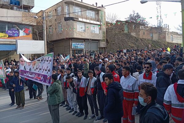 راهپیمایی یوم‌الله ۲۲بهمن با حضور گسترده مردم و نهادها در بانه