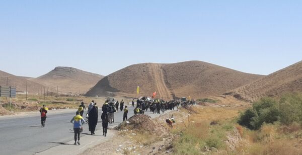  کاروان زائرین پیاده دانش‌آموزی در نیشابور