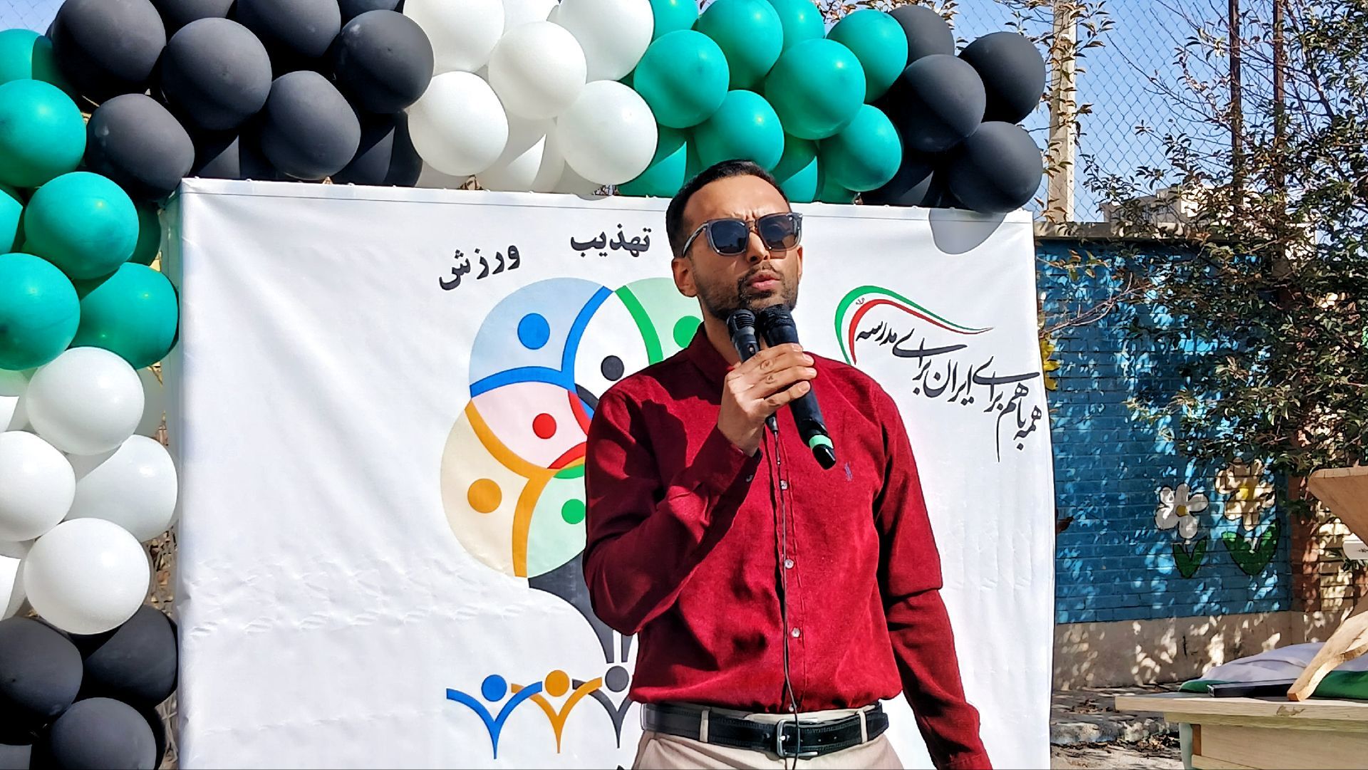 آیـنـده‌سـازان فیـروزکـــوه در میـدان رقابـت ورزشــی دبـسـتــان پـیـامبـر اعـظـم(ص)