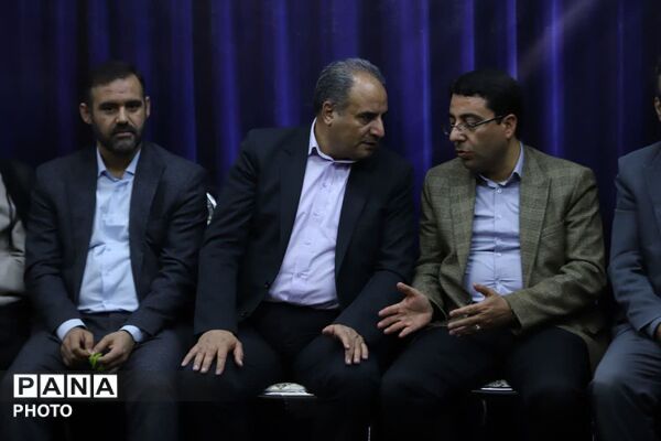 حضور مدیرکل آموزش و پرورش آذربایجان شرقی در هشتادوهشتمین تجمع شبانه‌روزی میدان ساعت