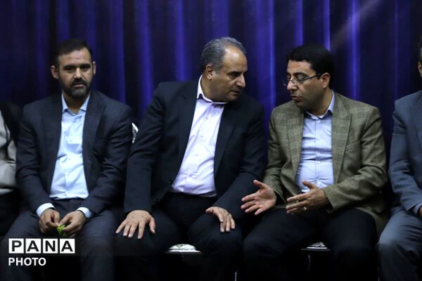 حضور مدیرکل آموزش و پرورش آذربایجان شرقی در هشتادوهشتمین تجمع شبانه‌روزی میدان ساعت