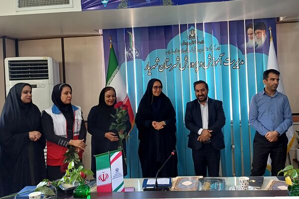 تقدیر از مراقبین سلامت و ارگان‌های مرتبط با حوزه سلامت در اداره آموزش و پرورش شهریار 