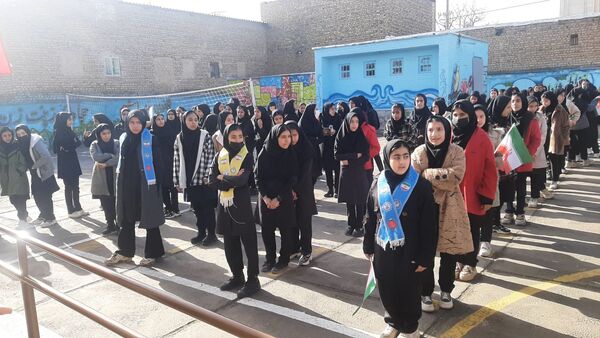گرامیداشت ۱۲ بهمن در دبیرستان نماز و نیایش