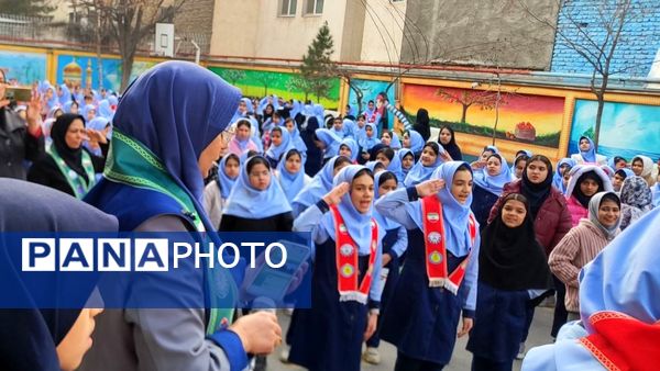 آیین نواختن زنگ چهل و هفتمین سالروز پیروزی انقلاب اسلامی در دبستان دخترانه فرهنگیان ۲