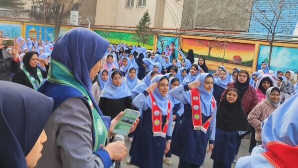 آیین نواختن زنگ چهل و هفتمین سالروز پیروزی انقلاب اسلامی در دبستان دخترانه فرهنگیان ۲