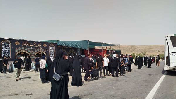 پیاده روی زائران امام رضا(ع) از ملک آباد تا مشهد 