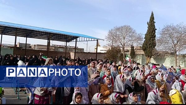 آوای وفاداری نسل جدید؛ سرود دانش‌آموزان شهید بهمنی خلیل آباد در دهه فجر