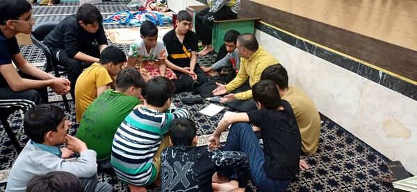 اعتکاف دانش‌آموزان پسر در شهرستان فاروج 