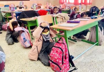 مانورزلزله در دبستان خدیجه کبری ابرکوه