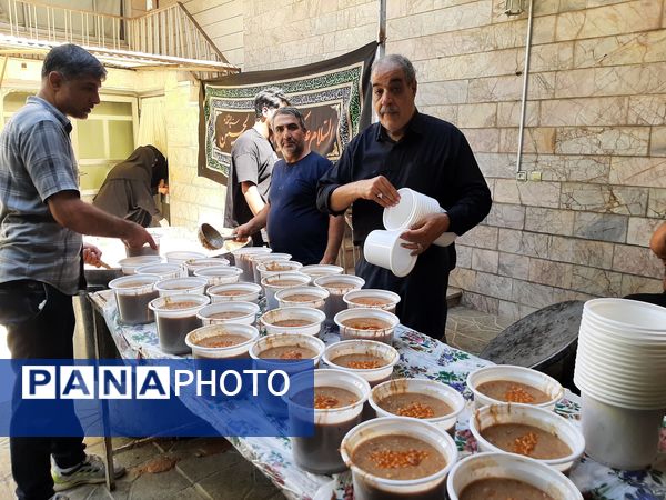 توزیع ۲۰ دیگ شله به عنوان نذر توسط خادم حرم مطهر رضوی و خیر بزرگ شهر مشهد مقدس