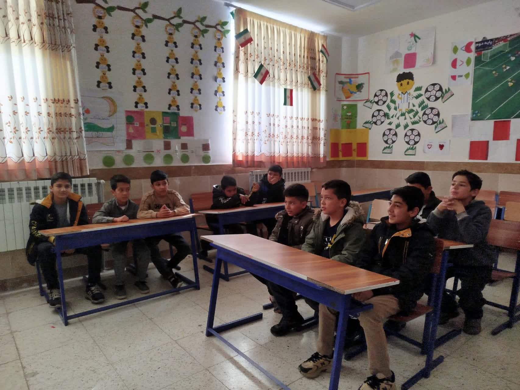 کلاس آموزشی حفظ وتجوید قرآن کریم در دبستان شهید پسندیده