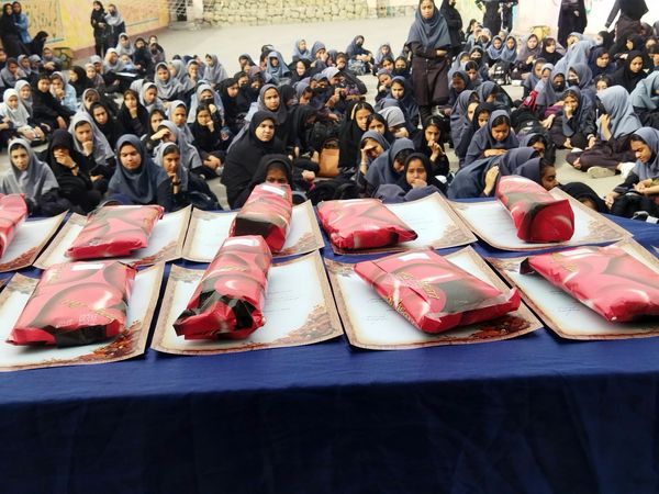 مراسم تجلیل از دانش آموزان جشنواره خوارزمی در دبیرستان عصمتیه 