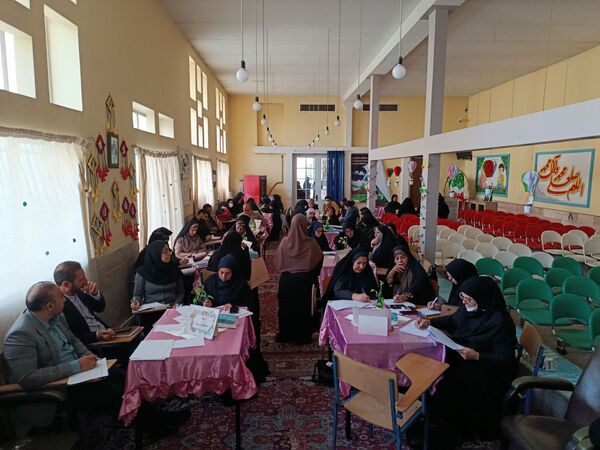 جلسات هم اندیشی مدیران در راستای تراز شدن مدارس شهرری