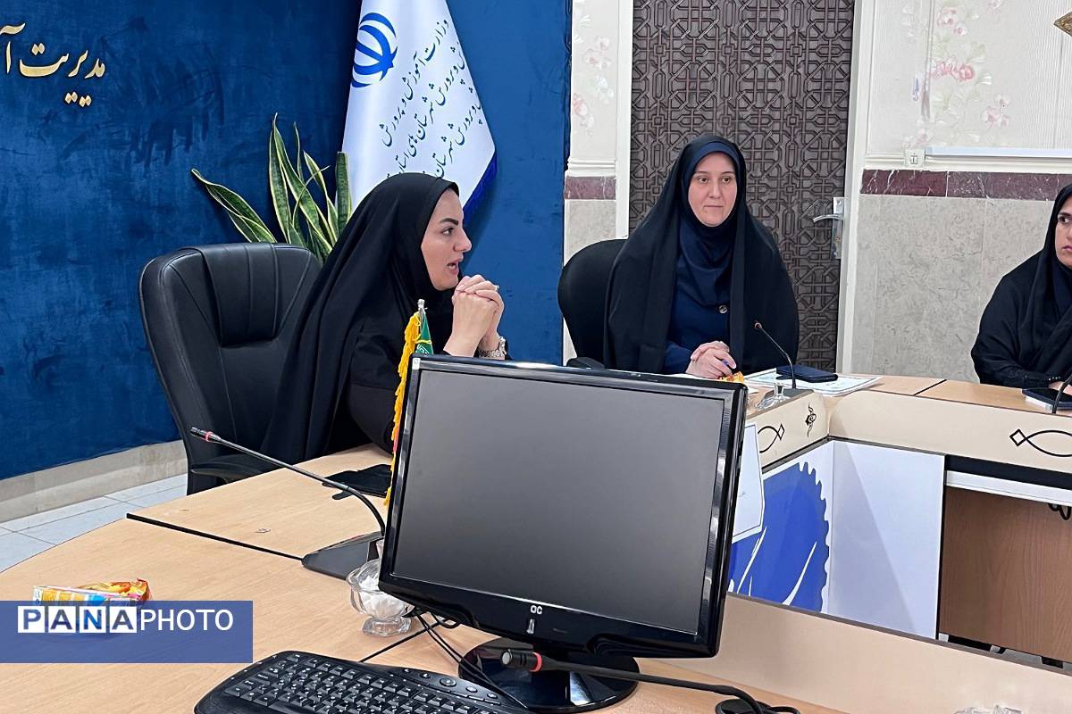 جلسه عفاف و حجاب با موضوع نقش زن در دفاع از حریم ولایت و زیست عفیفانه