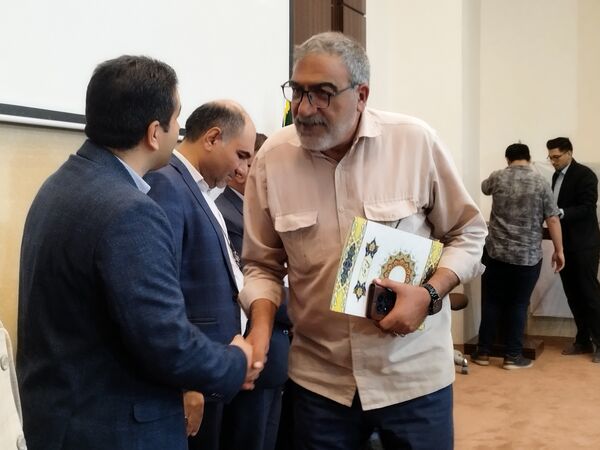 تجلیل از اصحاب رسانه توسط فرماندار و شهرداری‌های برخوار در سالن فرمانداری برخوار 