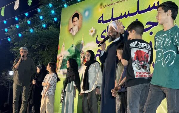 مراسم جشن ایام ربیع الاول در بوستان خورشید قم