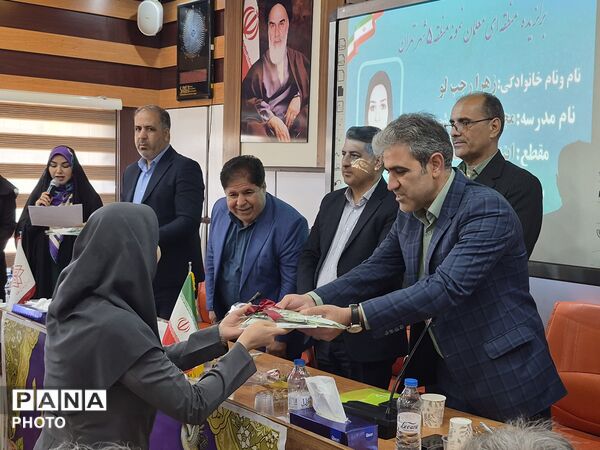 معلمان نمونه در قاب افتخار آموزش و پرورش منطقه ۵