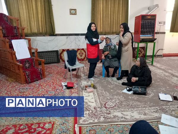 دوره‌ آموزشی‌ هلال‌احمر در پایگاه‌ بسیج مطهره شیروان