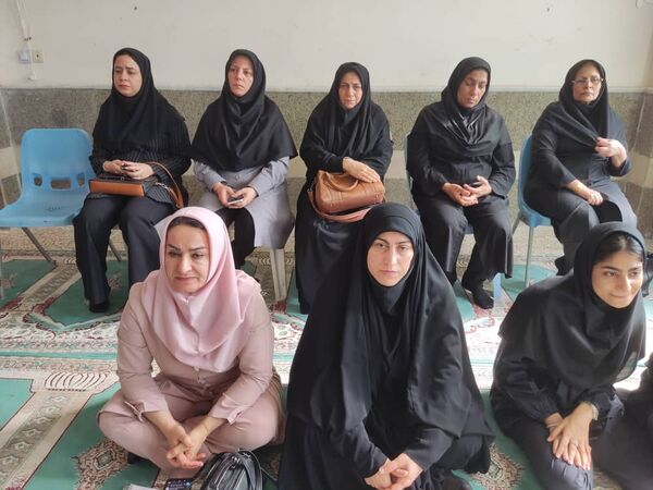 استقبال پرشور از شهید گمنام در هنرستان زهرای مرضیه بندرعباس