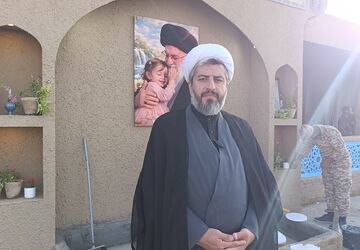 موکب «سرزمین وحدت» با مشارکت مردم به زائران رهبر شهید خدمت‌رسانی می‌کند