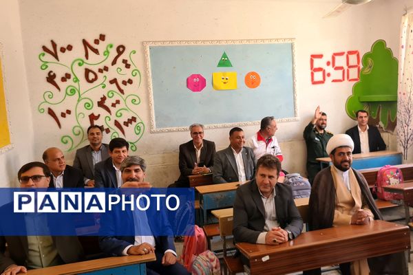 آیین نواختن زنگ ایثار و مقاومت در مدارس آباده