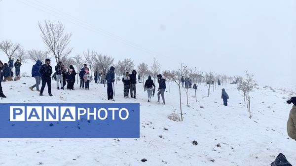  برف بازی مردم نیشابور در روستای برف ریز 