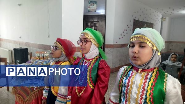 جشن شکوفه ها در دبستان نیایش 