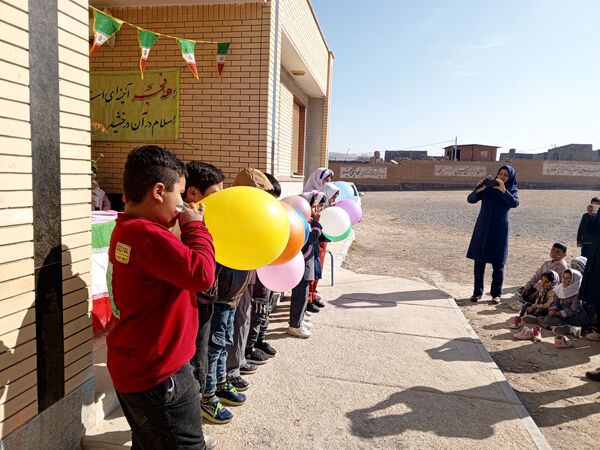 جشن دهه فجر در مدرسه شهید معتمدی