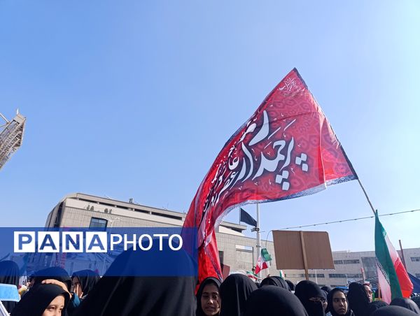 راهپیمایی 13 ابان در عرصه میدان شهدا مشهد مقدس 