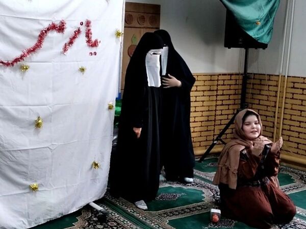 سوگواری همراه با شور و عشق فاطمی و پویش نذر کتاب در مدرسه شهید جواهری دو 