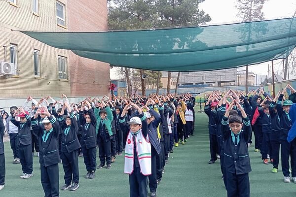 همایش یاوران انقلاب در دبستان شاهد شهید قدوسی ناحیه دو شهرری 