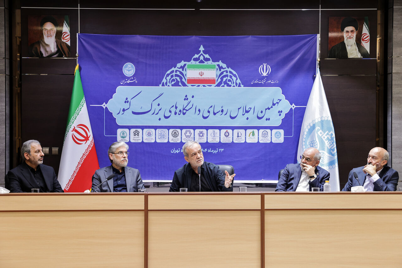 دانشگاه‌ها باید دانشجویان را با رویکرد حل مسائل واقعی جامعه آموزش دهند