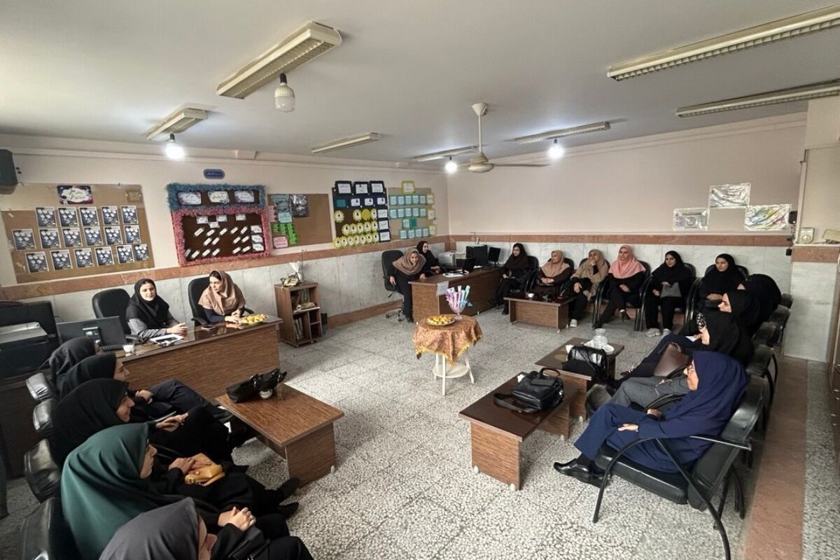 آغاز ماه‌ مهر و دیدار مجدد دانش‌آموزان و معلمان در مدرسه عزیزالله پزشکی ۲
