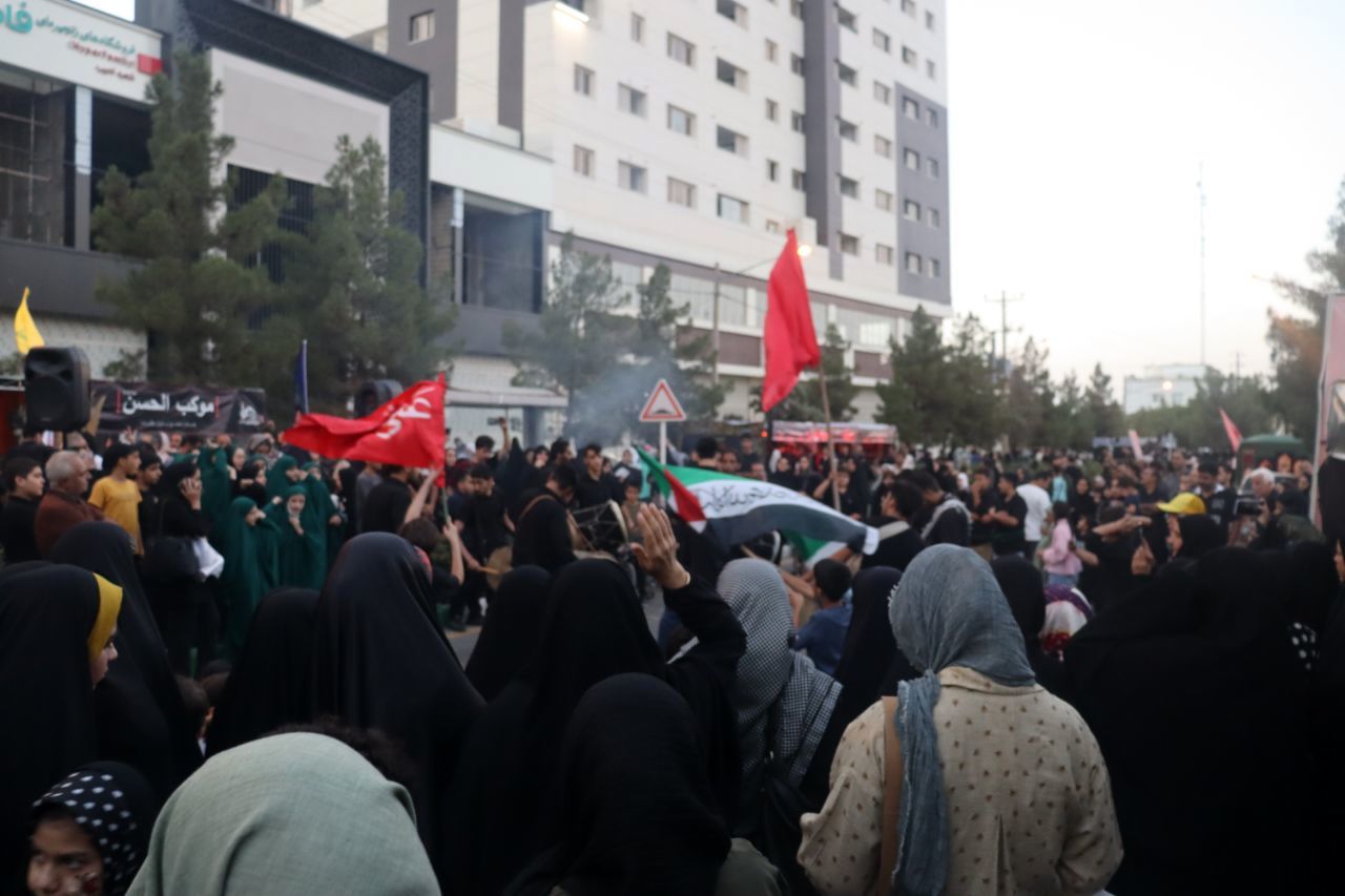 حضور پرشور مردم در برنامه جاماندگان اربعین