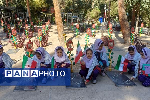 حضور فرمانده بسیج دانش‌آموزی در دبستان آزاده ناحیه 2 شهرری به‌مناسبت هفته بسیج دانش‌آموزی 