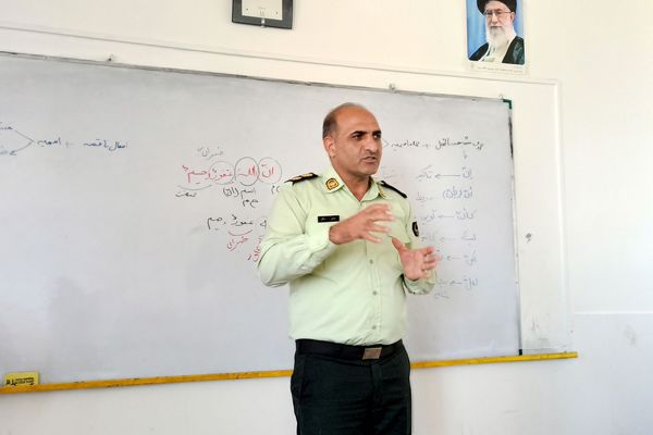 گرامیداشت هفته نیروی انتظامی در مدرسه یادگار امام ورامین