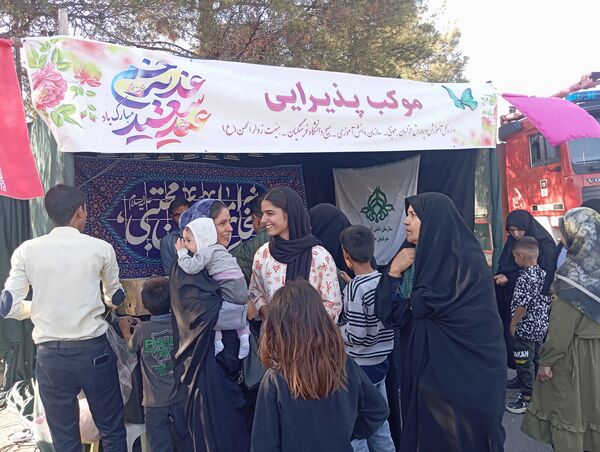 اجتماع مردم شهرستان بیرجند در مهمانی کیلومتری عید غدیر 