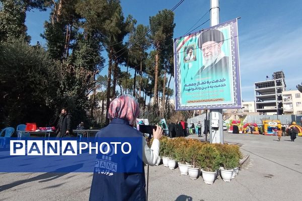 حرکت مردم رباط‌کریم به سوی نماز جمعه