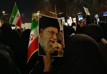 حرکت دسته عزاداری اقامه سوگ شهادت حضرت آیت الله خامنه ای در شهرستان نیشابور