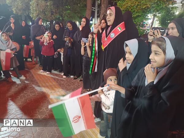 نقش‌آفرینی پیشتازان دبستان بنیاد ۱۵ خرداد در موکب سازمان دانش‌آموزی ابرکوه