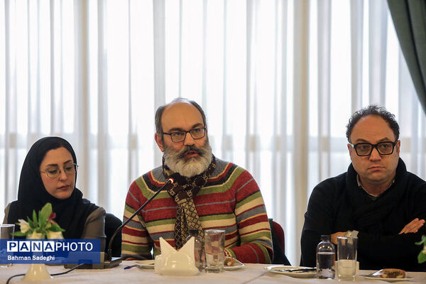نشست معاون اول رئیس جمهور با جمعی از هنرمندان موسیقی، تئاتر و هنرهای تجسمی