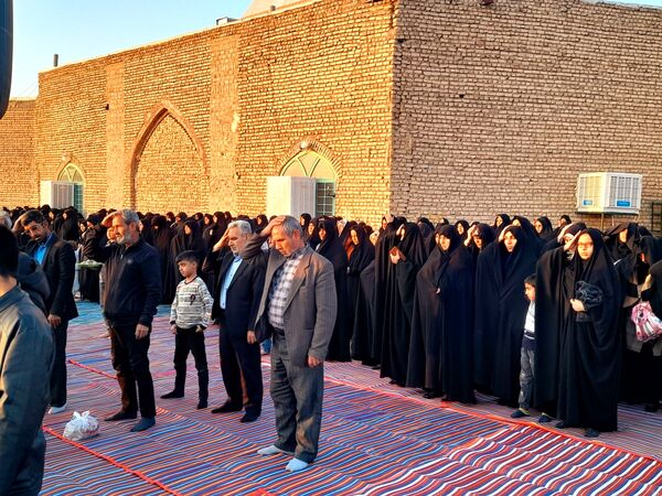قرائت دعای باران و نماز جماعت در روستای دهنو خلیل آباد