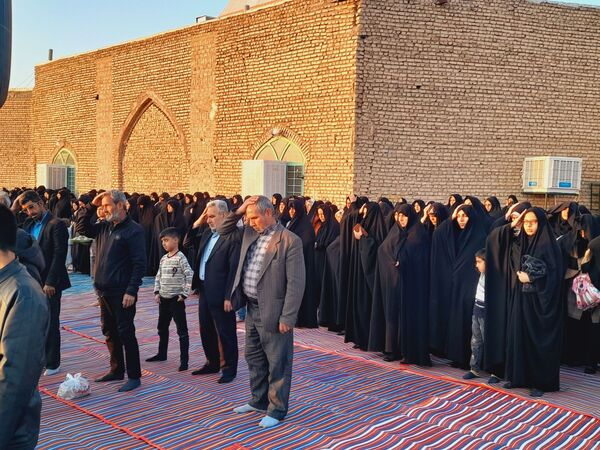 قرائت دعای باران و نماز جماعت در روستای دهنو خلیل آباد