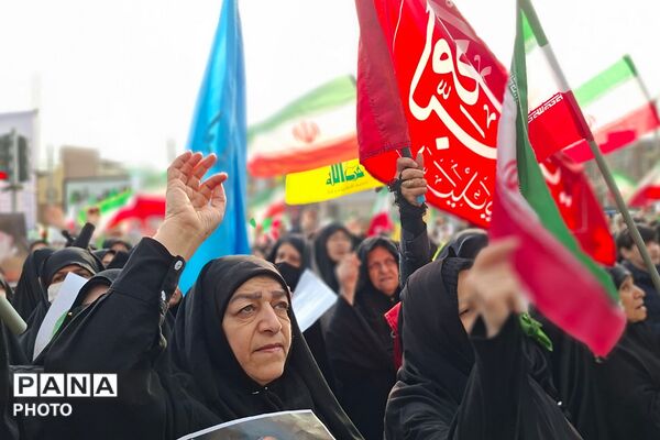 بیعت مردم قرچک با سومین رهبر نظام مقدس جمهوری اسلامی ایران